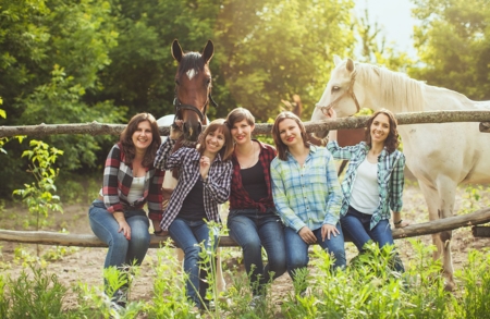 Боковский конный клуб, круглый год прогулки на лошадях, занятия верховой ездой, иппотерапия, фотосессии с лошадьми, хаски, кролики, конные прогулки, лошади, Саратов, с. Боковка